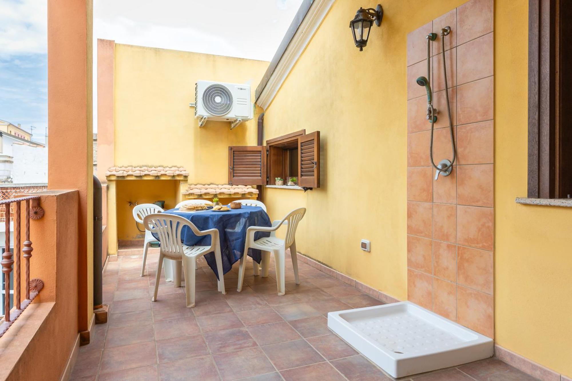 - Spazioso Al Centro Sant'Antioco